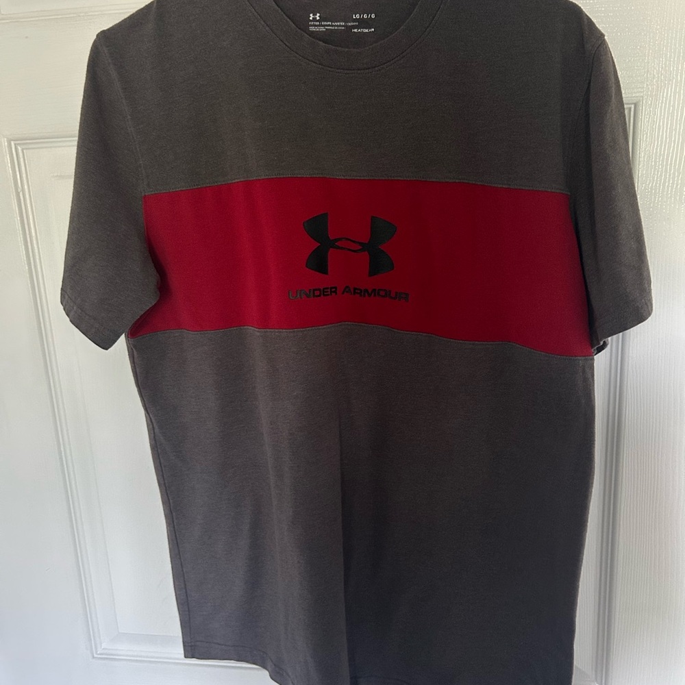 Under Armour Men's Gray and Red Large Fitted Shirt